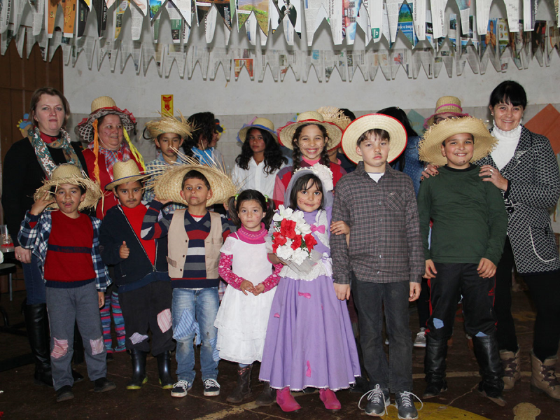 CRIANÇAS E ADOLESCENTES DO CRAS REALIZAM FESTA JUNINA